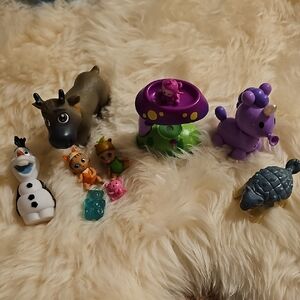 Disney Frozen Character Playset with Purple and Brown Accents
